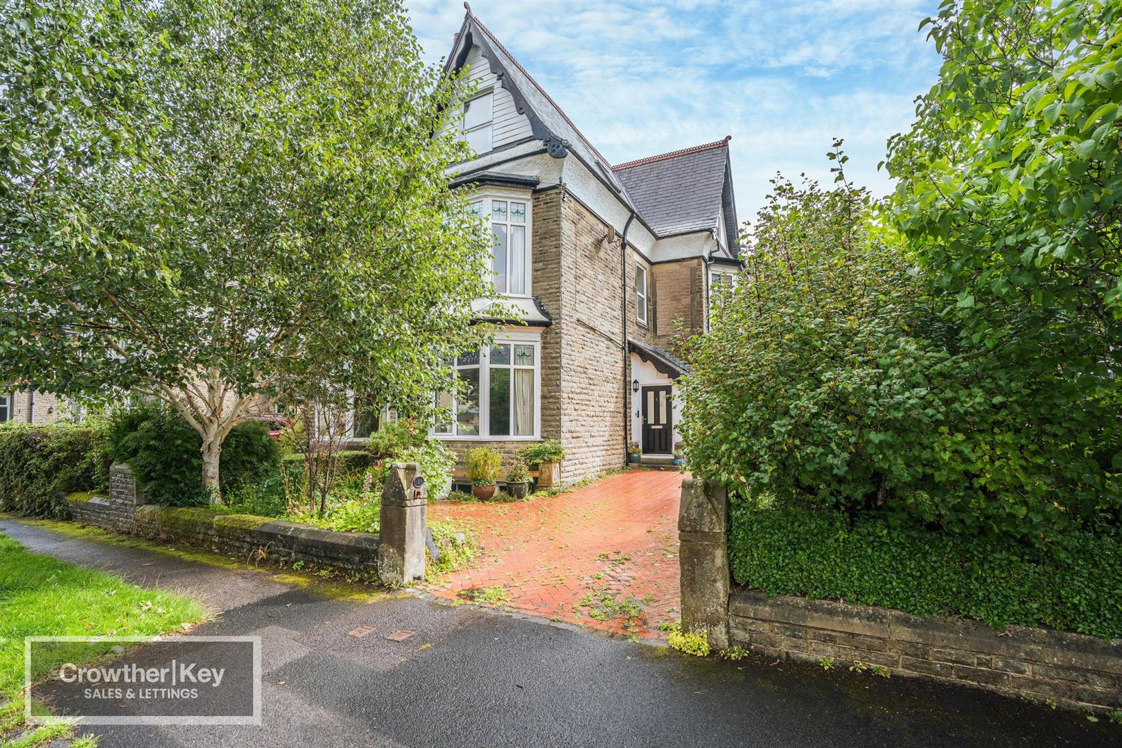Wye Grove, Buxton